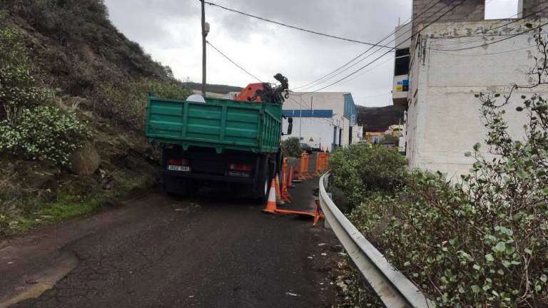 Imagen tomada de un camión discurriendo por el tramo de la calle Secretario Espino que estaba cerrado al tráfico (Foto C7)